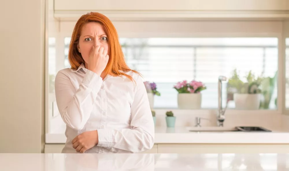Inspection of a smelly kitchen or bathroom drain Inspection of a smelly kitchen or bathroom drain